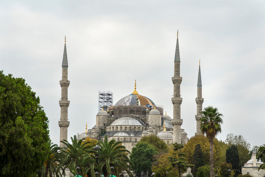 The bue mosque in Sultanahmet in Istanbul. Sultanahmet camii