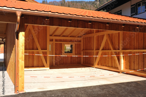 "Neuer Carport Aus Lasiertem Holz Mit Kupfer Dachrinne Und