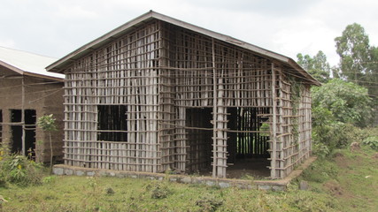 Fototapeta na wymiar Holzgerüst als Rohbau für Lehmbau in Äthiopien