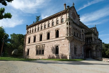 Fototapeta na wymiar Palacio de Sobrellano de Comillas en Cantanbria