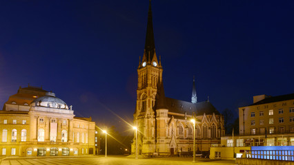 Chemnitz Stadtzentrum Theaterplatz mit Oper und Petrikirche bei Nacht
