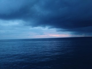 Fototapeta na wymiar Deep blue sunset