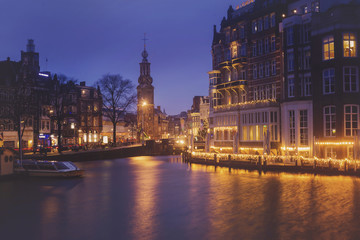 Fototapeta na wymiar Amsterdam de nuit