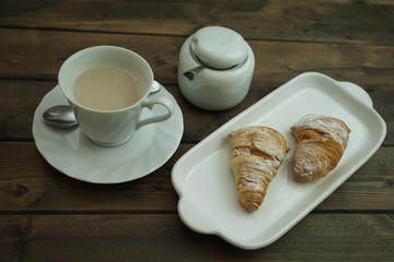 Colazione con latte e dolci 