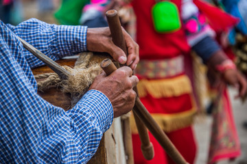 tamborilero músico mexicano manos indigenas vida