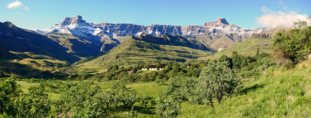 Naklejka na ściany i meble Drakensberg Amphitheatre Panorama