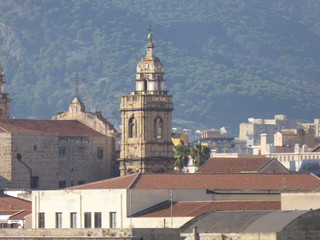 Fototapeta na wymiar Palermo und der Hafen