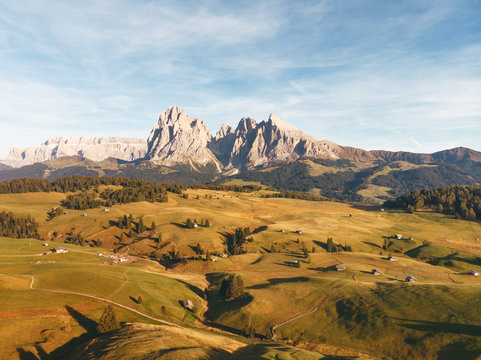 Luftaufnahme von Seiser Alm und Langkofelmassiv
