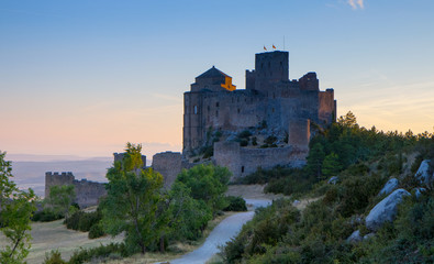 castillo en una montaña