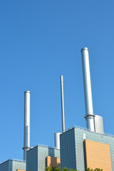 Heizkraftwerk HKW mit drei Schornsteinen