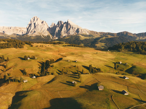 Luftaufnahme von Seiser Alm und Langkofelmassiv