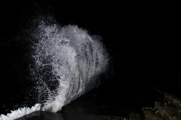 Foto op Plexiglas Oceaan golf Splashing wave on the Black sea.