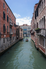 Fototapeta na wymiar Kanal mit Boot Venedig