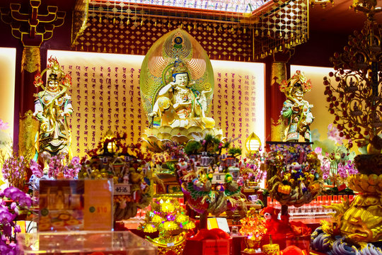 The Buddha statue in Buddha Tooth Relic Temple