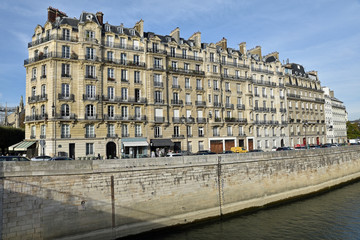 Immeuble de l'&icirc;le de la Cit&eacute; &agrave; Paris, France