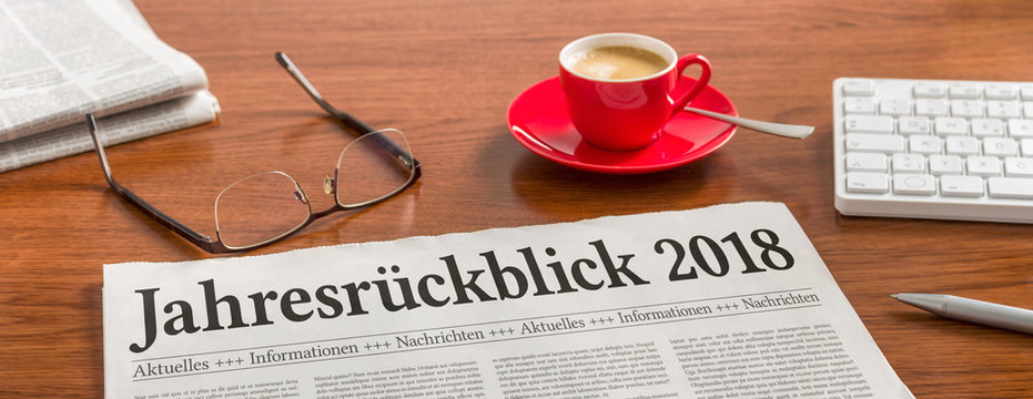 Zeitung auf Schreibtisch - Jahresrückblick 2018