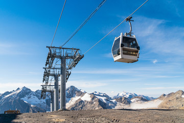 Gondola ski lift taking people to the Elbrus