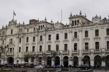 Fototapeta na wymiar White Building in Plaza San Martì, Lima, Perù.