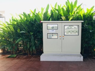 Control Box MDB (Main Distribution Board) It is a large power supply. The first panel to fire. Then the power supply to the panel in various parts of the building warning signs that MDB BOX dangerous.