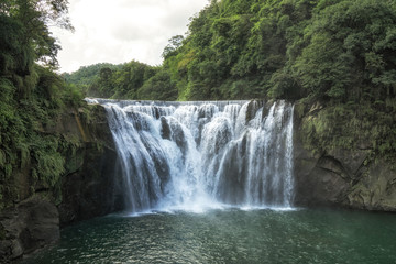Fototapeta na wymiar shifen waterfall in taiwan