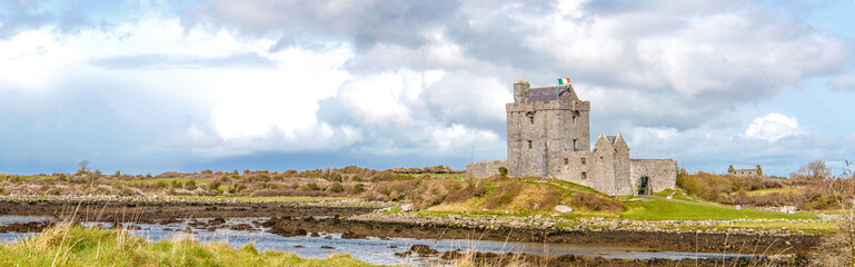Dunguaire Castle (Caisle&aacute;n Dh&uacute;n Guaire) Kinvara Ireland