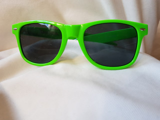 grüne Sonnebrille
