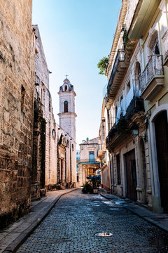 Narrow street in Old Havana leading to the Cathedral