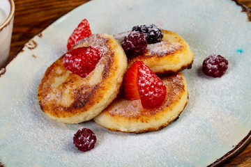 Cheese pancakes with berries