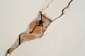 wall damage earthquake brick