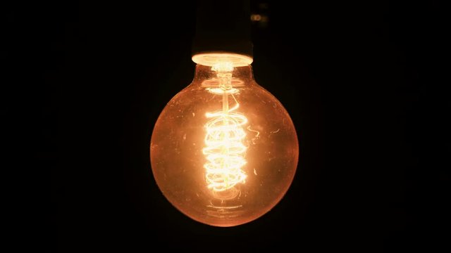 Alternant luminosity of an light bulb
