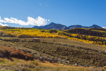Fototapeta na wymiar ranch on the backroads of Colorado fall colors
