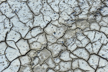 Dry soil cracking