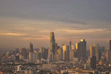 Fototapeta premium poranny wschód słońca panoramę miasta budynki