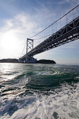 Fototapeta na wymiar 観潮船から見る大鳴門橋と渦潮