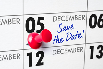 Wall calendar with a red pin - December 05