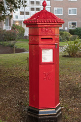 Fototapeta na wymiar Traditional Red UK post box