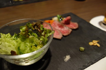 サラダ、ローストビーフ