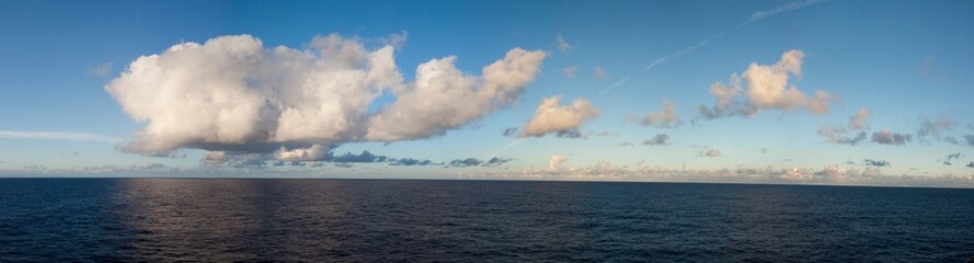 Fototapeta na wymiar Ocean Cloudscape