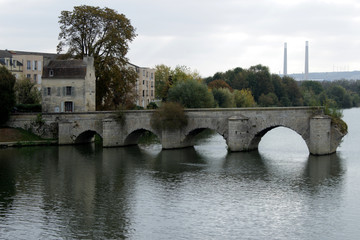 Mantes la Jolie -  Le Vieux Pont