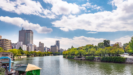 広島市街地と元安川の風景