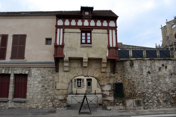 Fototapeta na wymiar Mantes la Jolie - La Porte au Prêtre