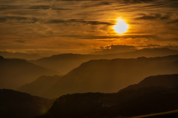 Sonnenuntergang über den Südtiroler Bergen
