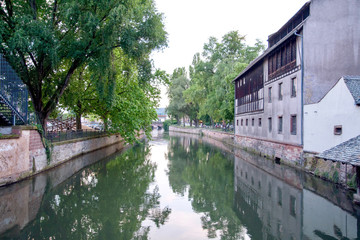 Fototapeta na wymiar Canal in Strasbourg