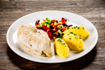 Grilled chicken fillet and vegetables