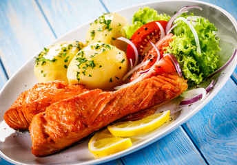 Grilled salmon with boiled potatoes, asparagus and vegetable salad