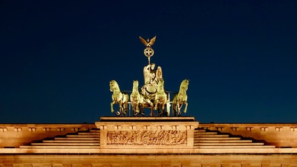 Brandenburger Tor in Berlin bei Nacht, Quadriga © Omm-on-tour