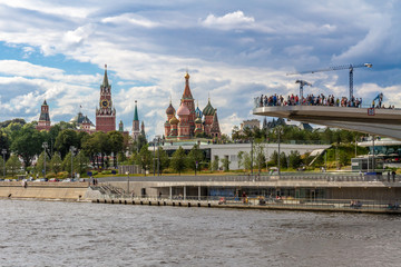 Obraz premium view of st.basil cathedral and kremlin