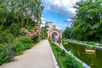 Fototapeta na wymiar Ботанический сад на проспекте Мира в Москве
