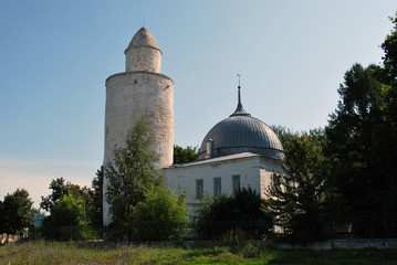 Fototapeta na wymiar The Khan's mosque with the 15th-century minaret in Kasimov, Ryazan region, Russia
