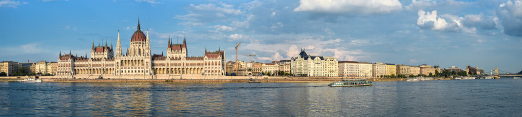 Fototapeta na wymiar Panorama of Parliament building and river Danube in Budapest, Hungary